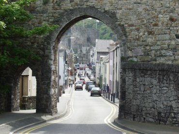 Photograph along Berry Street and Castle Street, Conway, Caernarvonshire (Gwynedd), Snowdonia, North Wales