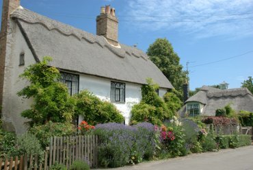 View of thatched cottages, Hemingford Abbots, Huntingdonshire (Cambridgeshire), England