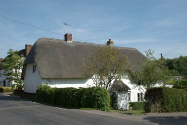 Photograph of a thatched house, Upper Clatford, Hampshire (Hants), England