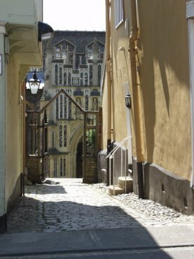 Picture of a cobbled lane from Market Hill to the church, Woodbridge, Suffolk, Great Britain