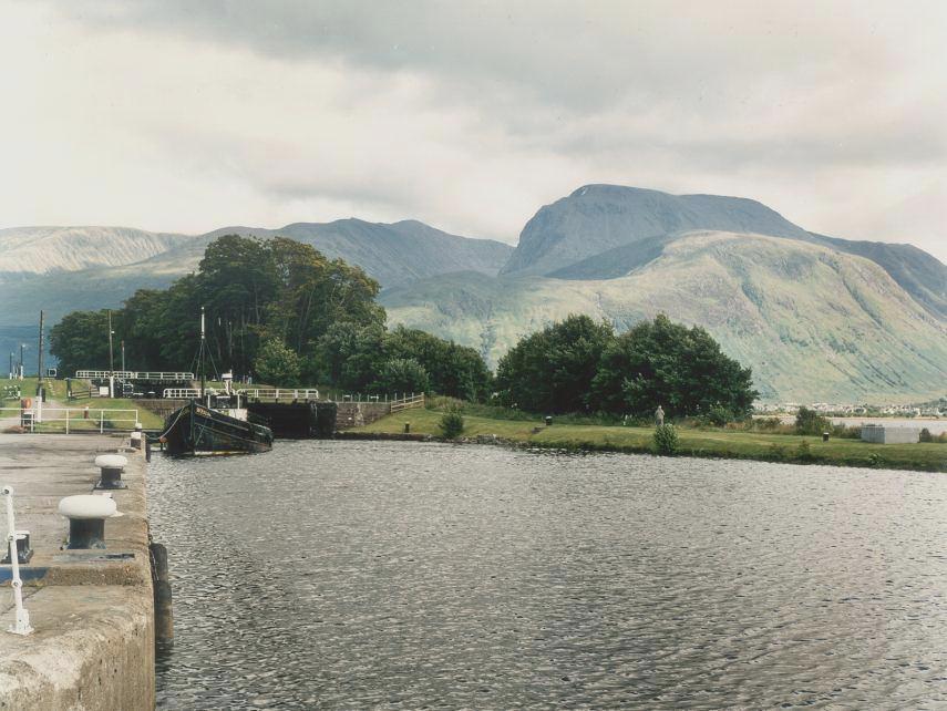 Picture of Ben Nevis, with Glen Nevis to its right, seen from near the entrance to the Caledonian Canal at Corpach