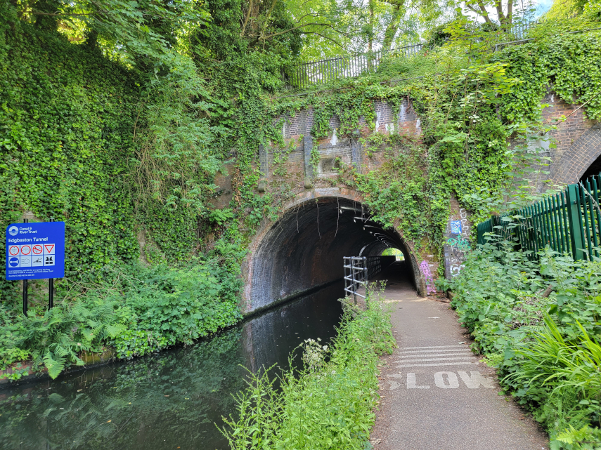 The Worcester and Birmingham Canal, Birmingham, Warwickshire