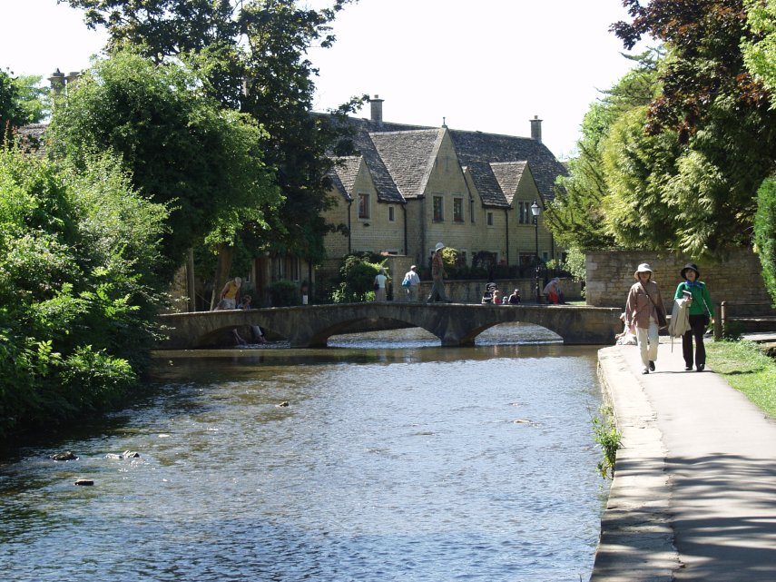 View of the River Windrush, Bourton-on-the-Water, Gloucestershire, England, 