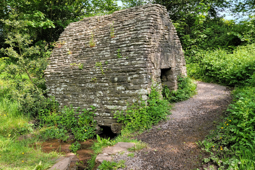 The Maen-Du Well and stream, Brecon, Brecknockshire, Wales.