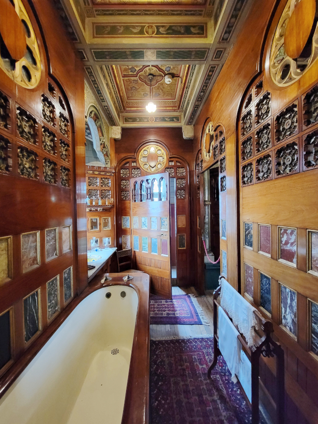 The Bathroom, Lord Butes Bedroom, Cardiff Castle, Cardiff, Glamorgan, Wales, Great Britain.