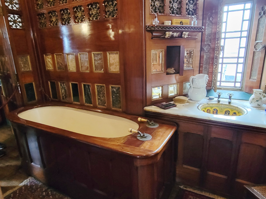 The Bath and Hand Basin, Lord Bute's Bedroom, Cardiff Castle, Cardiff, Glamorgan, Wales, Great Britain.