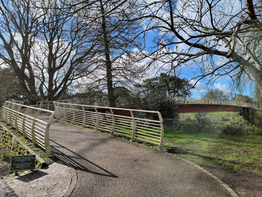 The Millenium Bridge over the River Taff, Bute Park, Cardiff, Glamorgan, Wales, Great Britain.