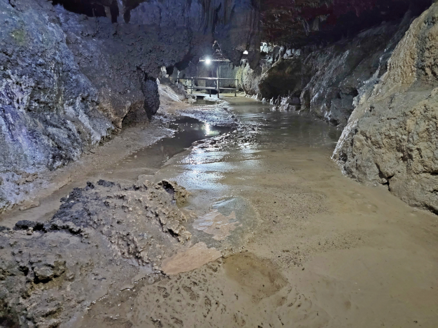 Main Stream Passage, Ingleborough Cave, Clapham, Yorkshire, England, Great Britain