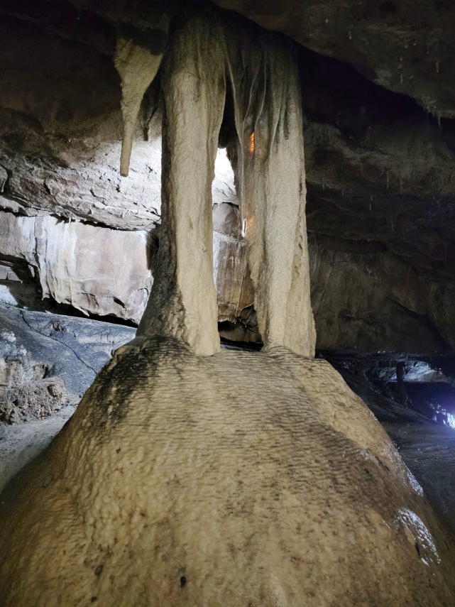 The Elephant's Legs, main stream passage, Ingleborough Cave, Clapham, Yorkshire, England, Great Britain