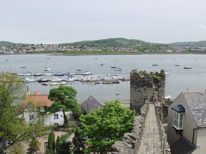 The Town Wall down to the river, Conwy, Caernarfonshire, Wales, Great Britain