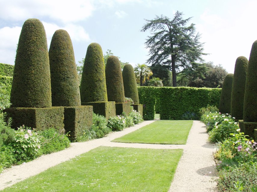 The Pillar Garden, Hidcote Manor Gardens, Chipping Campden, Gloucestershire, England, Great Britain