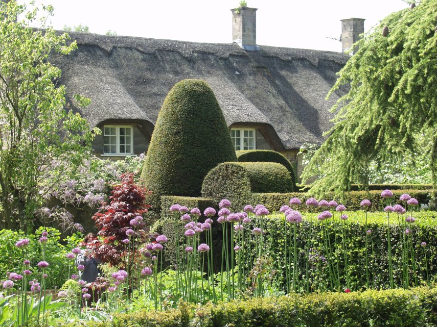 Gardens - Scene showing Hidcote Gardens