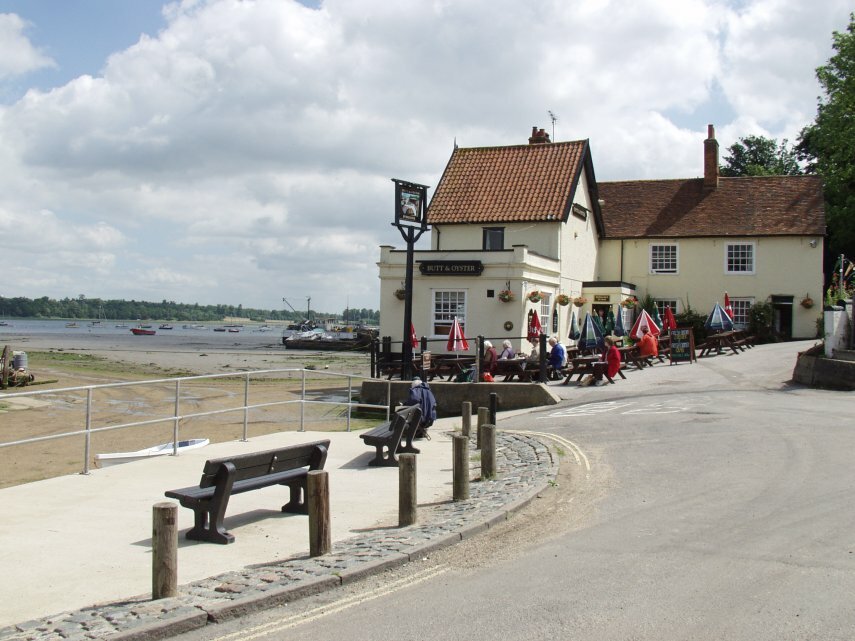 View of the Butt and Oyster by the River Orwell, Pin Mill, Suffolk, England