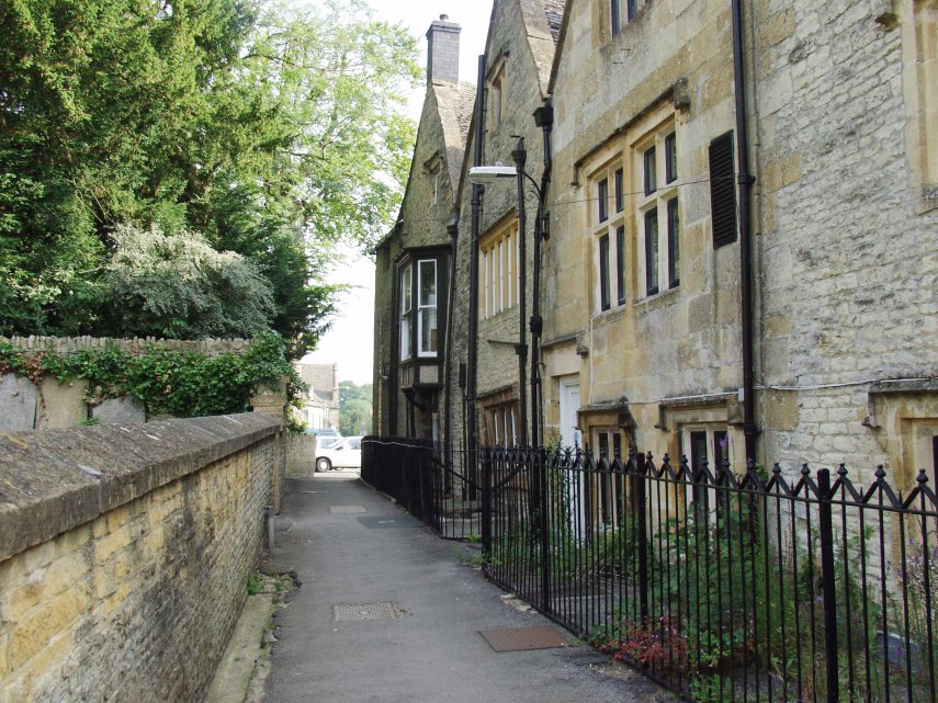 An alley by the churchyard, Stow-on-the-Wold, Gloucestershire, England, Great Britain