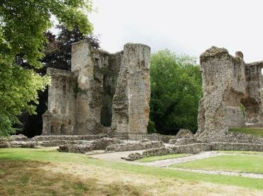 Scene showing the Bishop's Palace ruins, Bishops Waltham, Hampshire (Hants), England