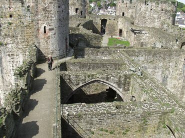 Picture of the Inner Ward and battlements walkway, Conwy Castle, Conwy, Caernarvonshire (Gwynedd), Snowdonia, North Wales